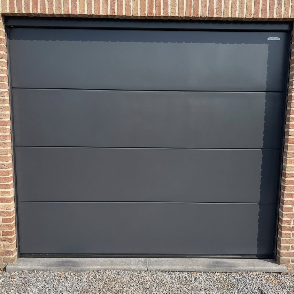 Garage door restored with Afterfade Pro-Tech+